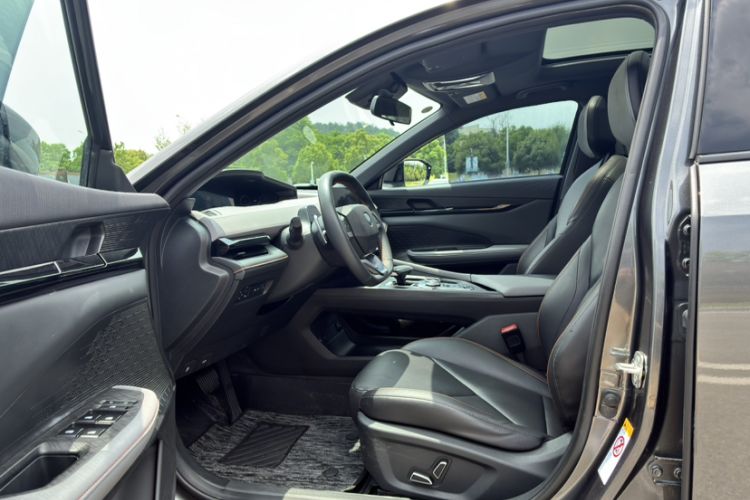 Used CHANGAN UNI-V 2022 1.5T Prestige Version Interior 4