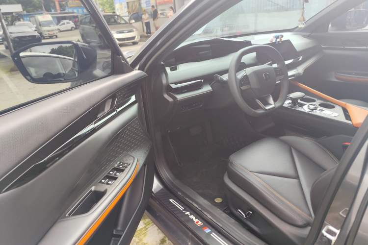 Used CHANGAN UNI-V 2022 1.5T Prestige Version Interior 5