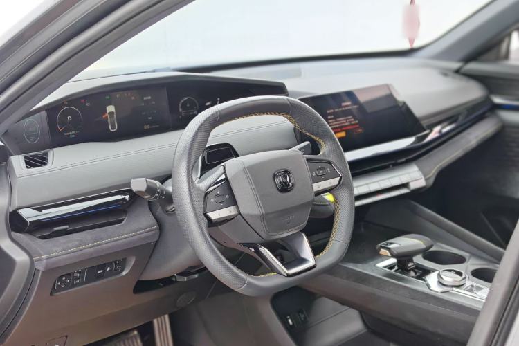 Used CHANGAN UNI-V 2022 1.5T Sport Edition Interior 5