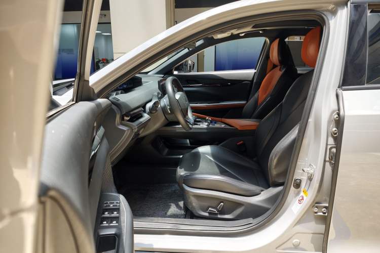 Used CHANGAN UNI-V 2022 1.5T Prestige Version Interior 6