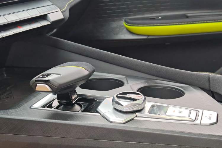 Used CHANGAN UNI-V 2022 1.5T Sport Edition Interior 6