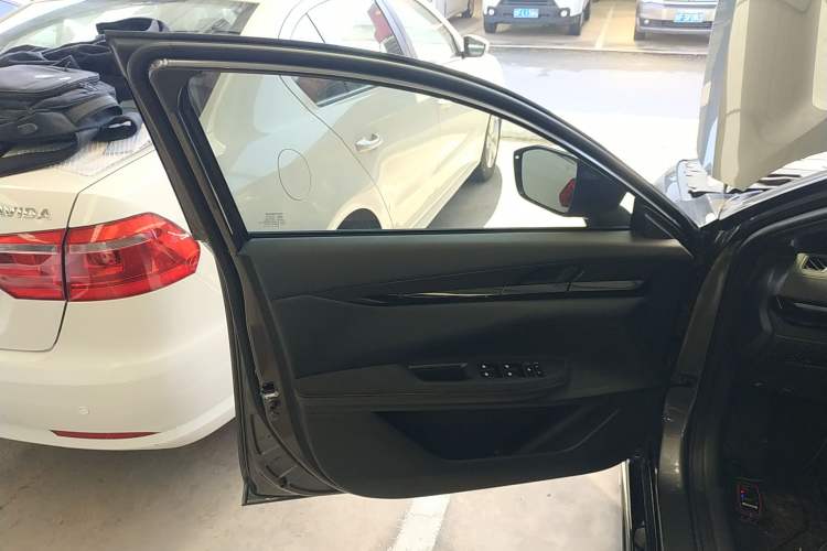 Used CHANGAN UNI-V 2022 2.0T Sporty Version Interior 7