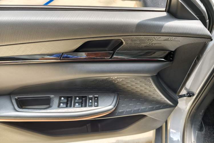 Used CHANGAN UNI-V 2022 1.5T Prestige Version Interior 9