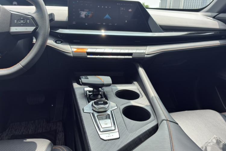 Used CHANGAN UNI-V 2022 1.5T Prestige Version Interior 9