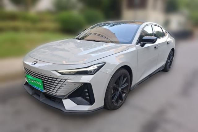 Ojetý CHANGAN UNI-V 2022 1.5T Prestige Version