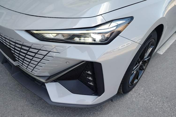 Used CHANGAN UNI-V 2022 1.5T Prestige Version Left Front Headlight