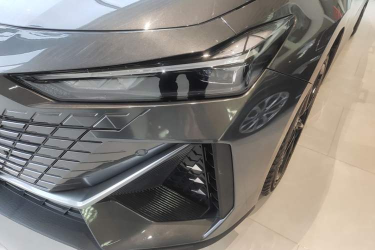 Used CHANGAN UNI-V 2022 1.5T Prestige Version Left Front Headlight