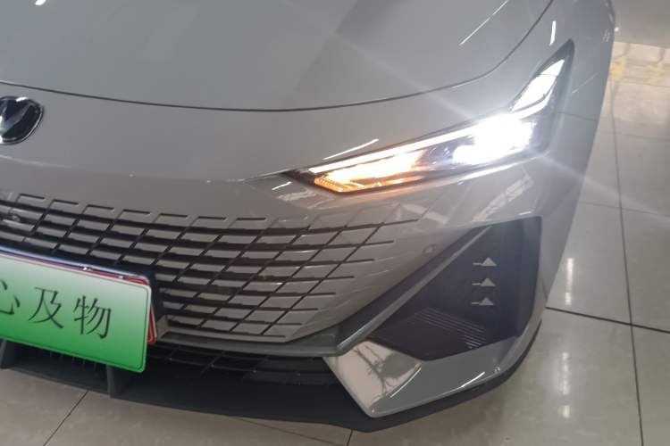 Used CHANGAN UNI-V 2022 1.5T Smart Navigation Version Left Front Headlight
