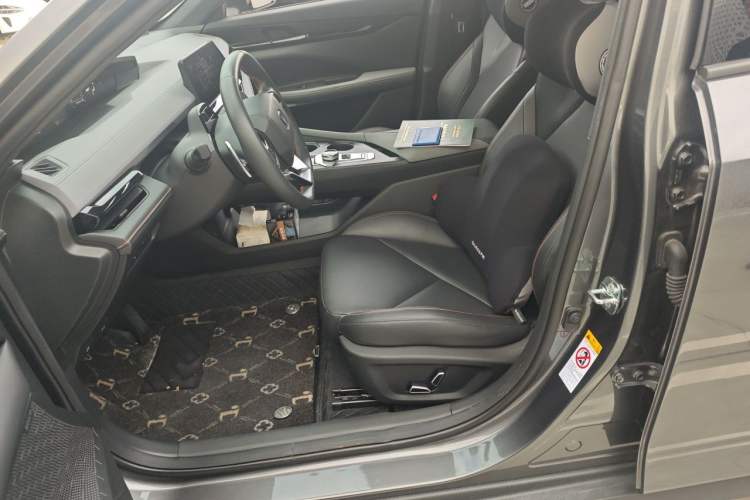 Used CHANGAN UNI-V 2022 1.5T Smart Navigation Version Left Front Seat