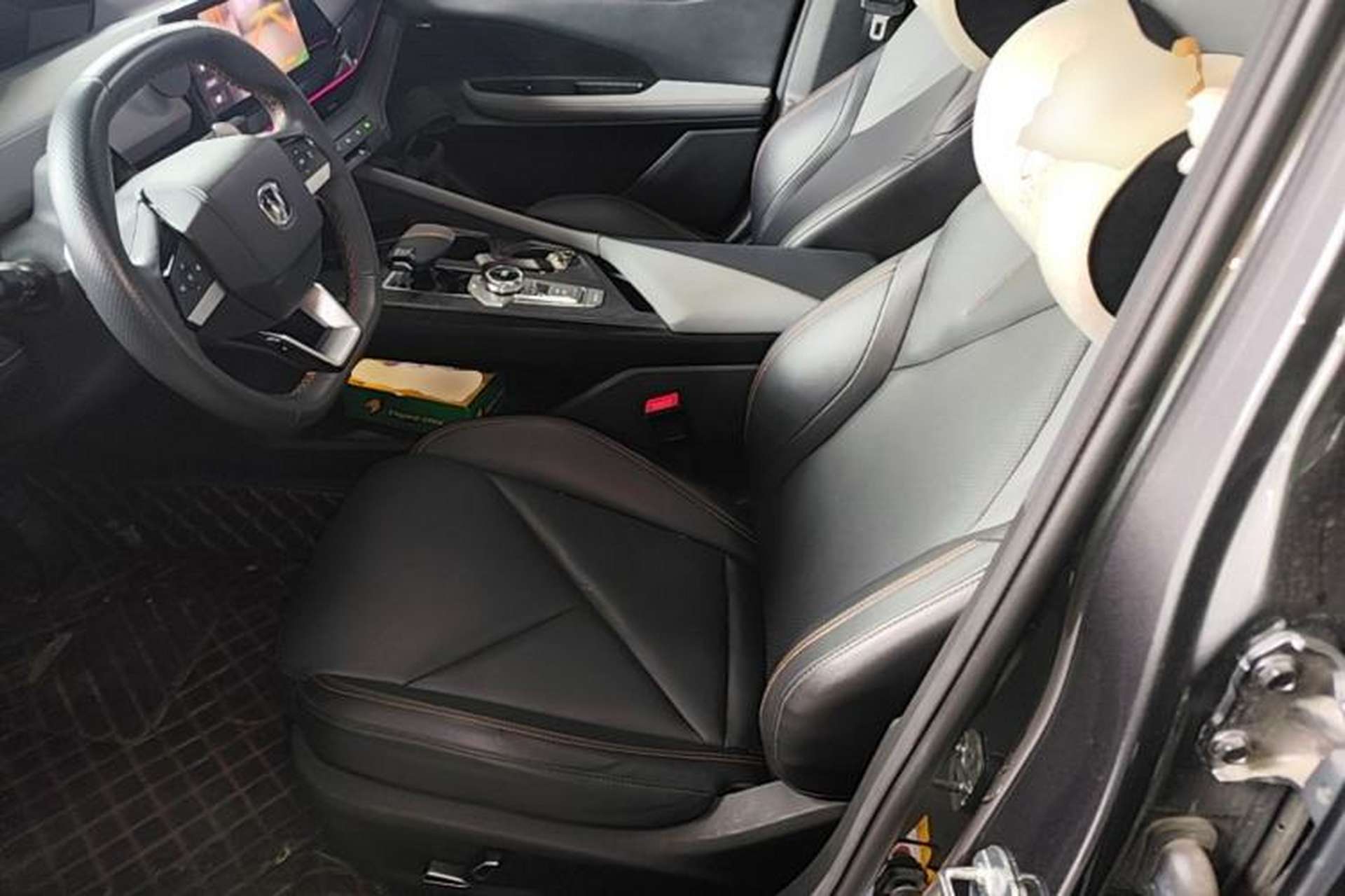 Used CHANGAN UNI-V 2022 1.5T Smart Navigation Version Left Front Seat