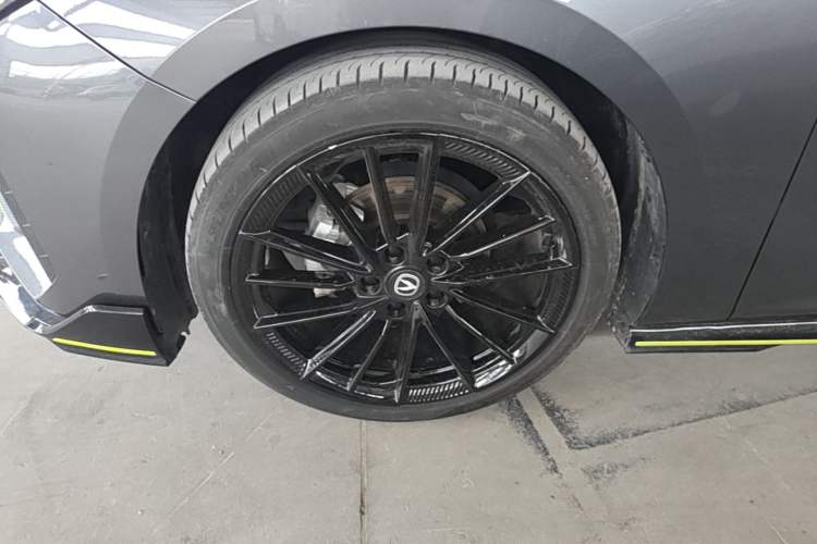 Used CHANGAN UNI-V 2022 1.5T Sport Edition Left Front Wheel Hub
