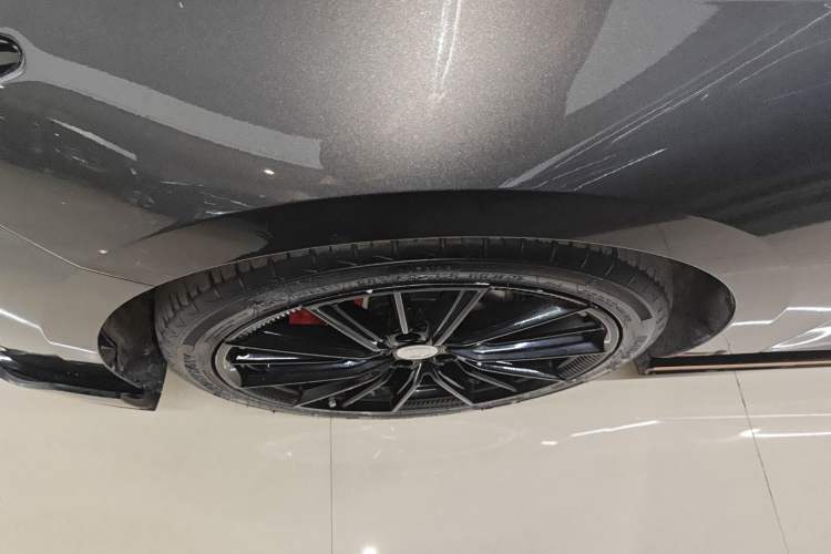 Used CHANGAN UNI-V 2022 1.5T Sport Edition Left Front Wheel Hub