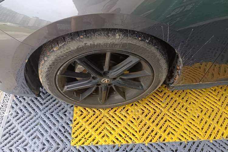 Used CHANGAN UNI-V 2022 1.5T Prestige Version Left Front Wheel Hub