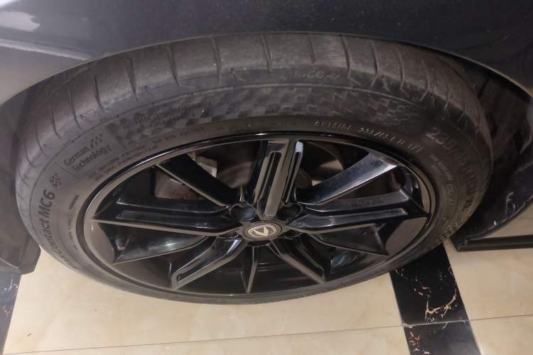 Used CHANGAN UNI-V 2022 1.5T Prestige Version Left Front Wheel Hub