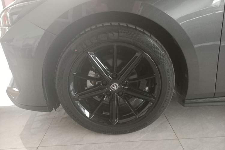Used CHANGAN UNI-V 2022 1.5T Prestige Version Left Front Wheel Hub