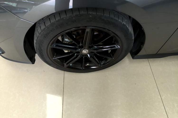 Used CHANGAN UNI-V 2022 1.5T Prestige Version Left Front Wheel Hub
