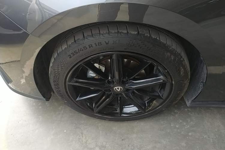 Used CHANGAN UNI-V 2022 1.5T Prestige Version Left Front Wheel Hub