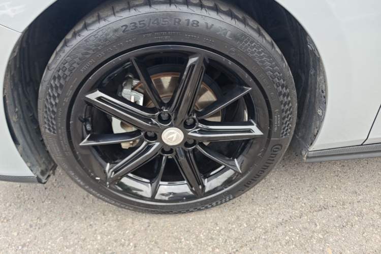 Used CHANGAN UNI-V 2022 1.5T Prestige Version Left Front Wheel Hub