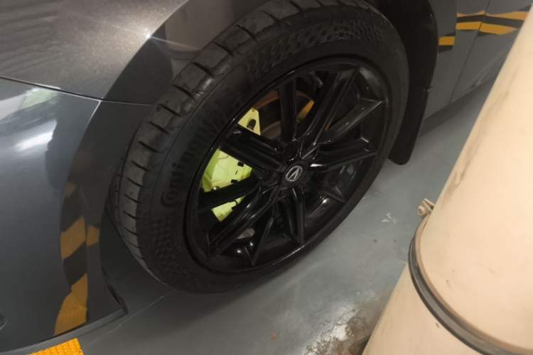 Used CHANGAN UNI-V 2022 1.5T Prestige Version Left Front Wheel Hub