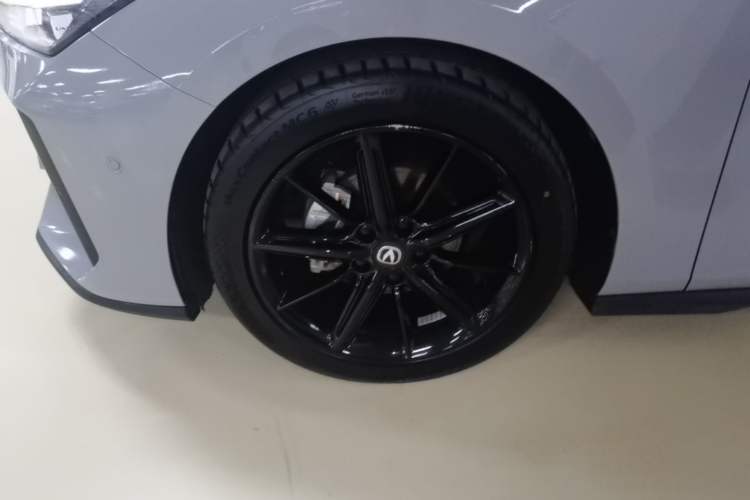 Used CHANGAN UNI-V 2022 1.5T Smart Navigation Version Left Front Wheel Hub