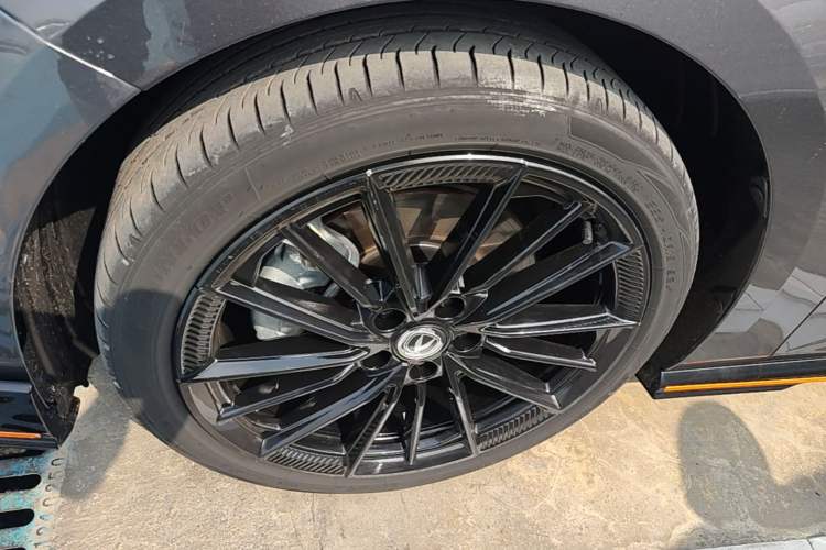 Used CHANGAN UNI-V 2022 2.0T Leading-Speed Edition Left Front Wheel Hub