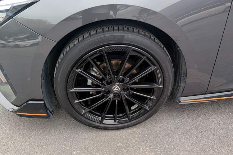 Used CHANGAN UNI-V 2022 1.5T Sport Edition Left Front Wheel Hub