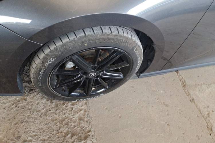 Used CHANGAN UNI-V 2022 1.5T Smart Navigation Version Left Front Wheel Hub