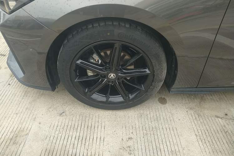 Used CHANGAN UNI-V 2022 1.5T Smart Navigation Version Left Front Wheel Hub