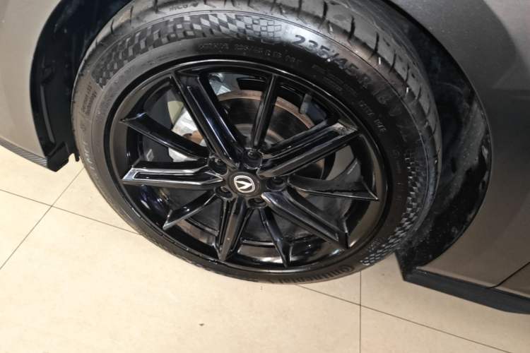 Used CHANGAN UNI-V 2022 1.5T Prestige Version Left Front Wheel Hub