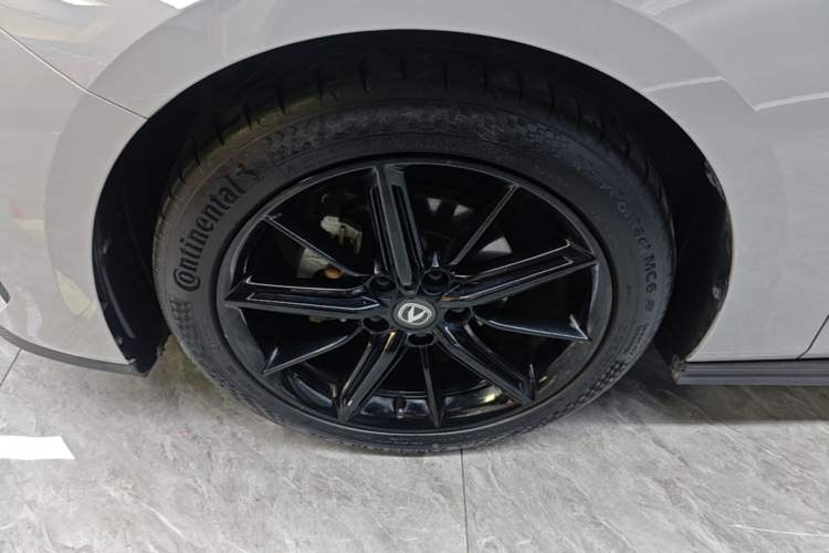 Used CHANGAN UNI-V 2022 1.5T Prestige Version Left Front Wheel Hub
