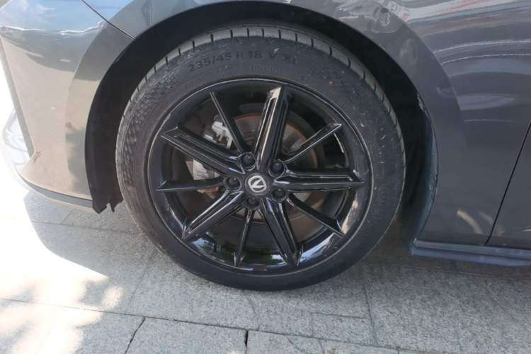 Used CHANGAN UNI-V 2022 1.5T Prestige Version Left Front Wheel Hub