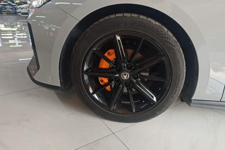 Used CHANGAN UNI-V 2022 1.5T Prestige Version Left Front Wheel Hub