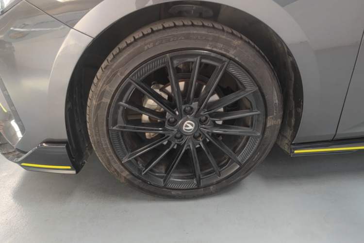 Used CHANGAN UNI-V 2022 1.5T Sport Edition Left Front Wheel Hub