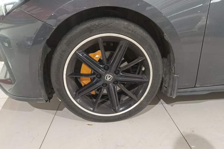 Used CHANGAN UNI-V 2022 1.5T Prestige Version Left Front Wheel Hub
