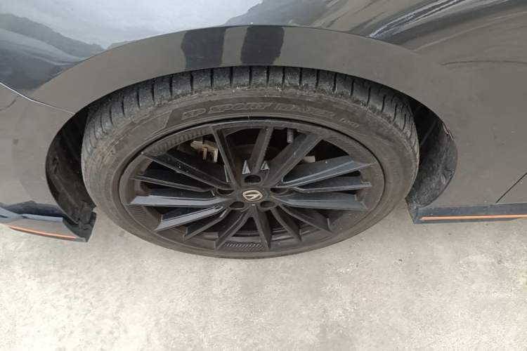 Used CHANGAN UNI-V 2022 1.5T Sport Edition Left Front Wheel Hub