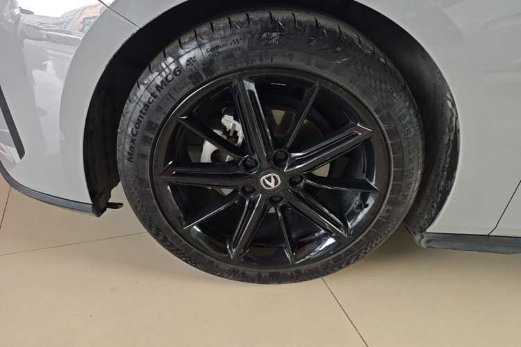 Used CHANGAN UNI-V 2022 1.5T Prestige Version Left Front Wheel Hub
