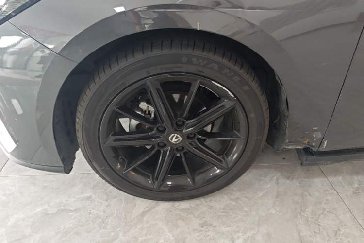 Used CHANGAN UNI-V 2022 1.5T Prestige Version Left Front Wheel Hub