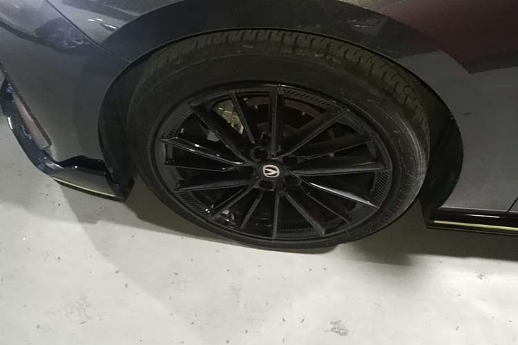 Used CHANGAN UNI-V 2022 1.5T Sport Edition Left Front Wheel Hub