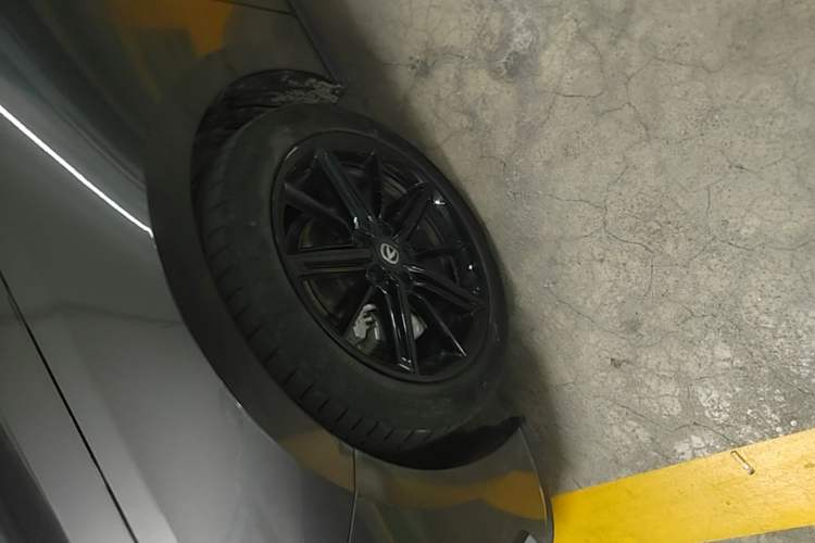 Used CHANGAN UNI-V 2022 1.5T Prestige Version Left Front Wheel Hub