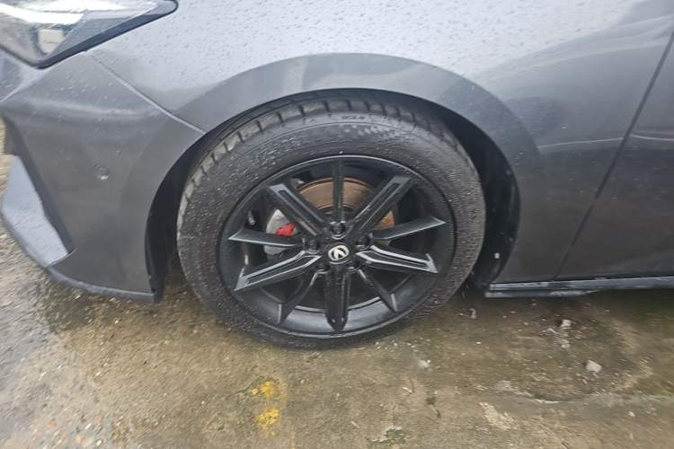 Used CHANGAN UNI-V 2022 1.5T Smart Navigation Version Left Front Wheel Hub