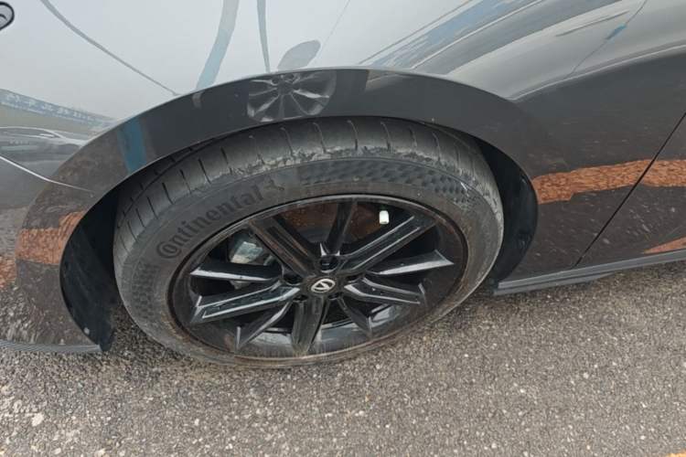 Used CHANGAN UNI-V 2022 1.5T Prestige Version Left Front Wheel Hub
