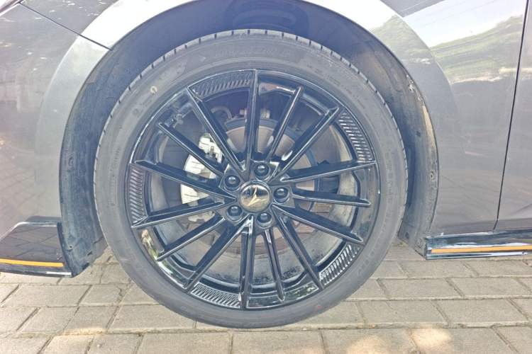 Used CHANGAN UNI-V 2022 1.5T Sport Edition Left Front Wheel Hub