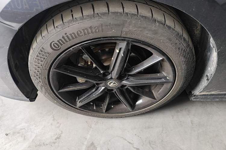 Used CHANGAN UNI-V 2022 1.5T Smart Navigation Version Left Front Wheel Hub