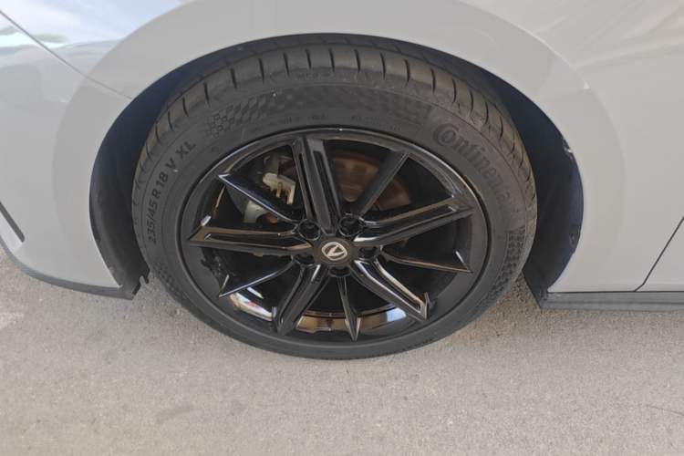 Used CHANGAN UNI-V 2022 1.5T Prestige Version Left Front Wheel Hub