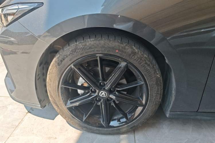 Used CHANGAN UNI-V 2022 1.5T Prestige Version Left Front Wheel Hub