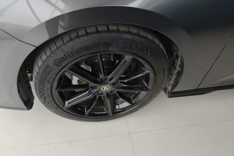 Used CHANGAN UNI-V 2022 1.5T Prestige Version Left Front Wheel Hub