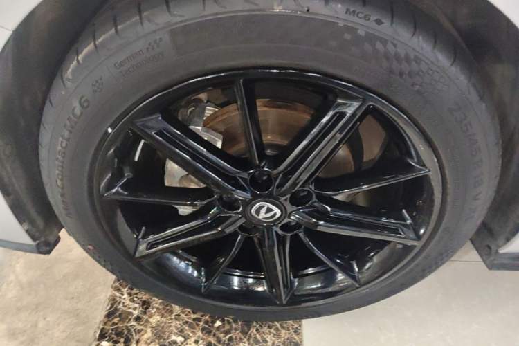 Used CHANGAN UNI-V 2022 1.5T Prestige Version Left Front Wheel Hub