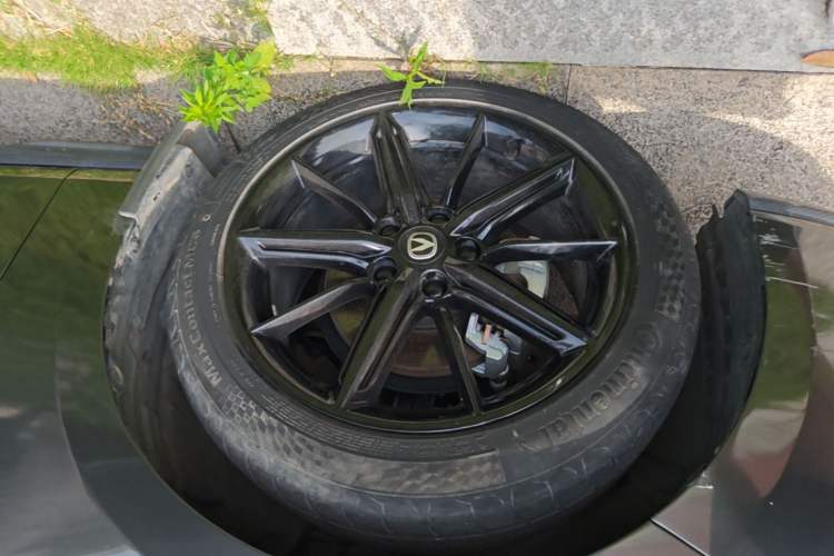 Used CHANGAN UNI-V 2022 1.5T Prestige Version Left Front Wheel Hub