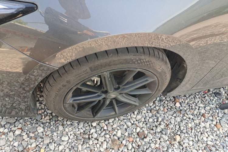 Used CHANGAN UNI-V 2022 1.5T Prestige Version Left Front Wheel Hub