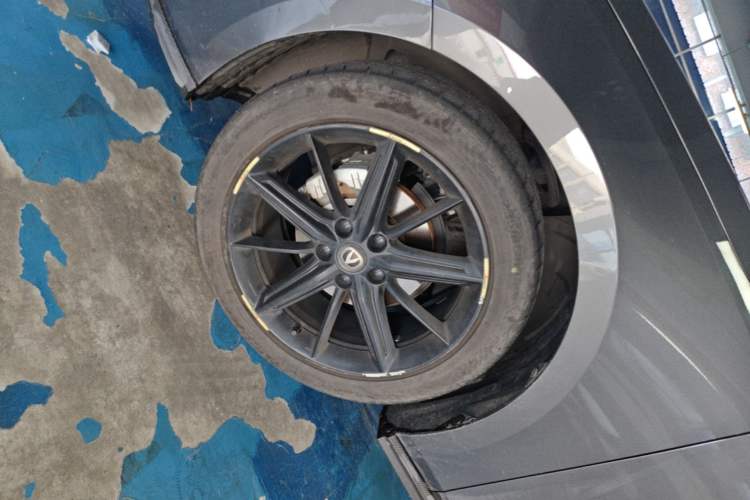 Used CHANGAN UNI-V 2022 1.5T Prestige Version Left Front Wheel Hub